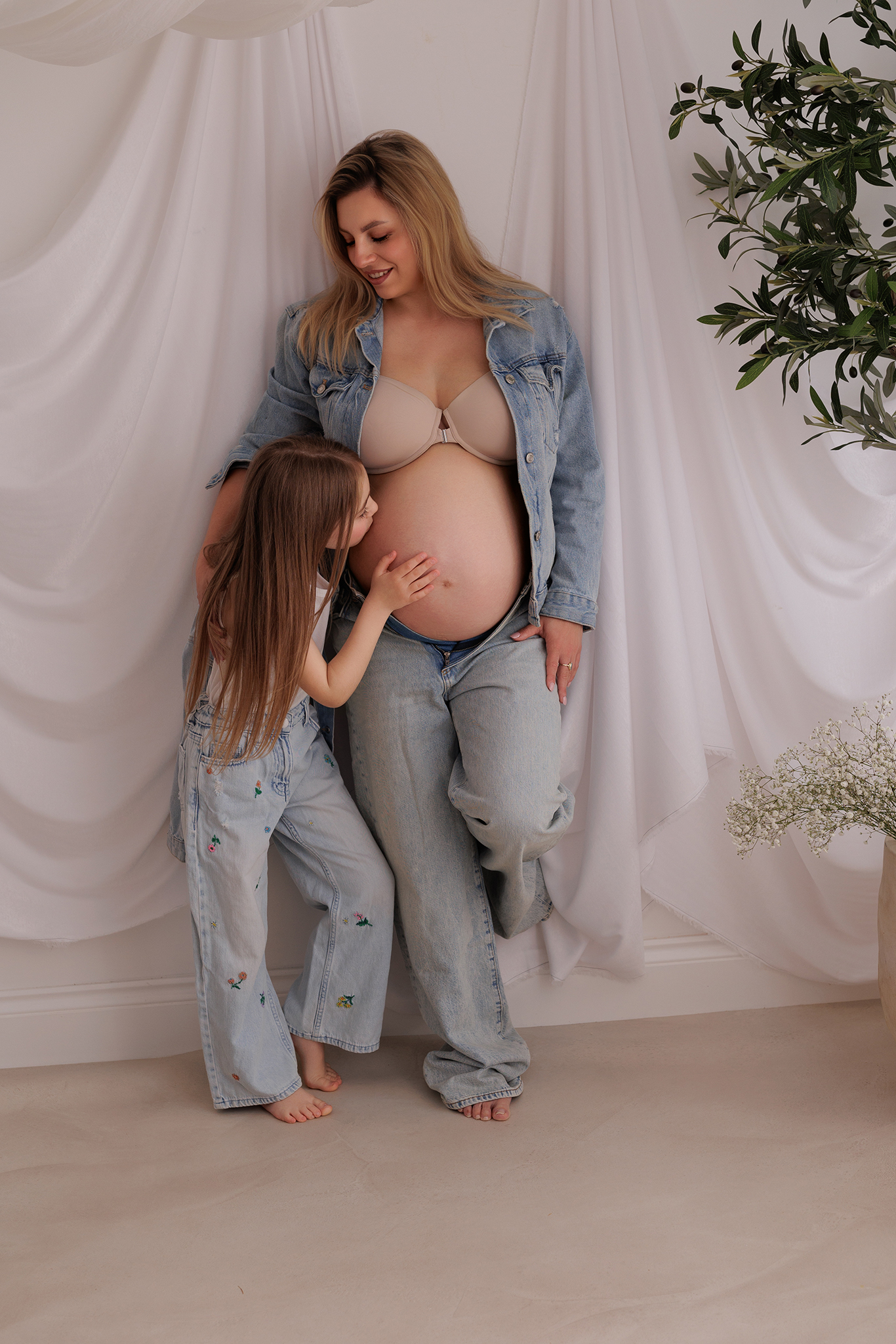 Two roles at once: mum… and everything to her.