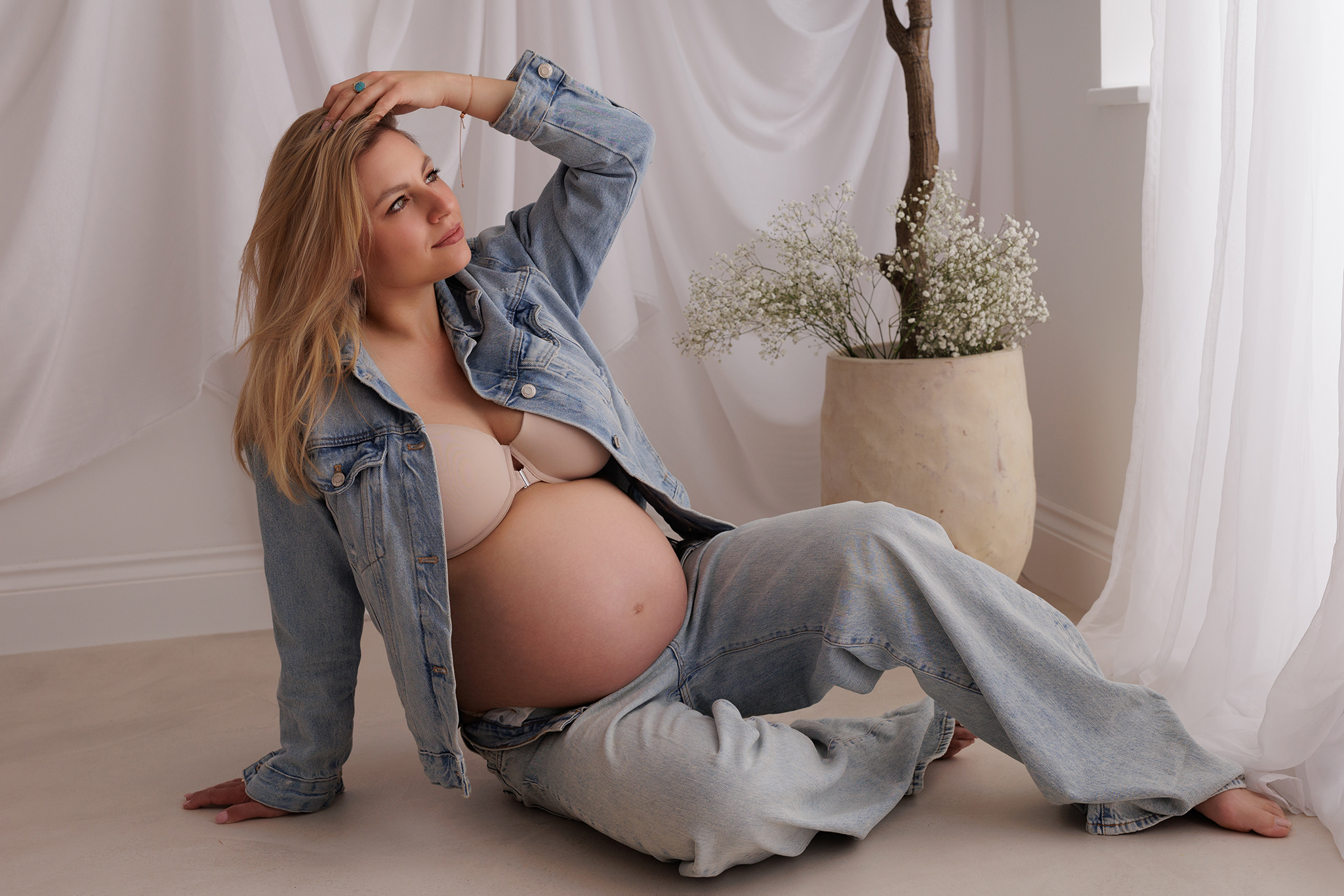 Timeless maternity portrait